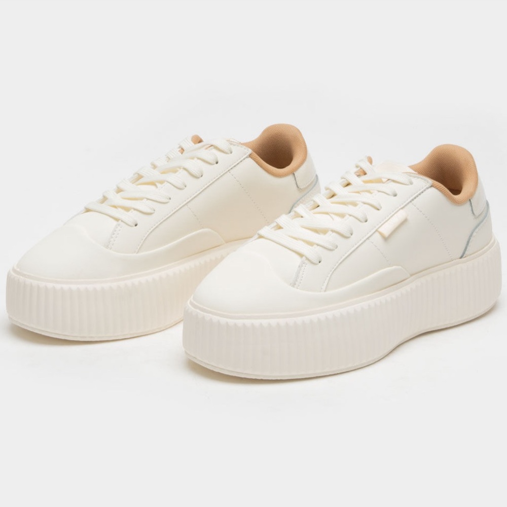 FILA Tan and White Platform Fila Sneakers Size 7 USED I ONES - Picture 3 of 5